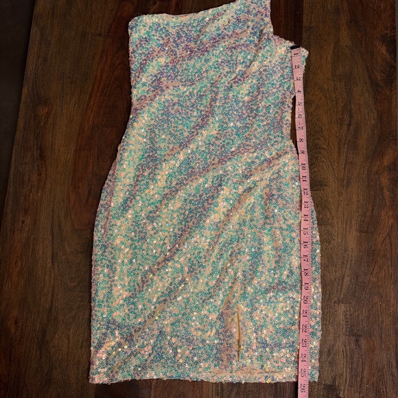 Missguided Doll Iridescent One-Shoulder Sequin Mini Dress - Picture 6 of 7